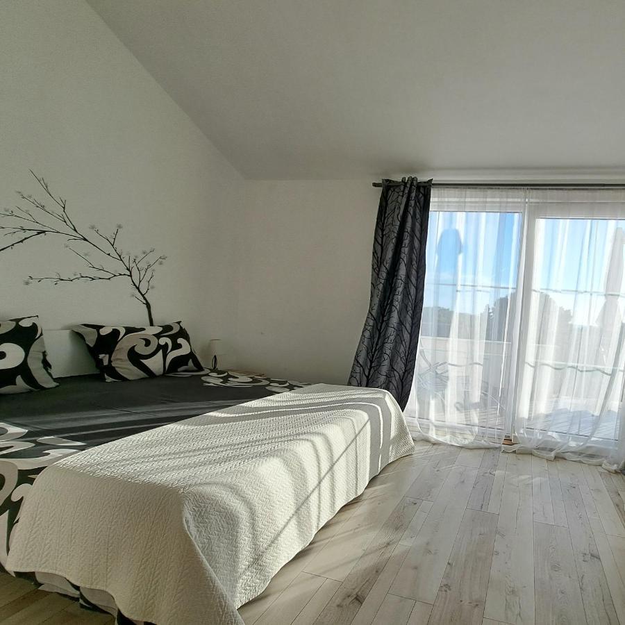 Apartment Oaza Mira ตรีบูนย์ ภายนอก รูปภาพ