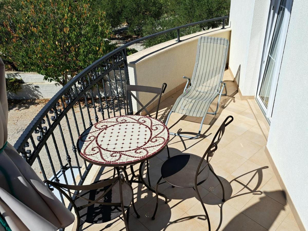 Apartment Oaza Mira ตรีบูนย์ ภายนอก รูปภาพ