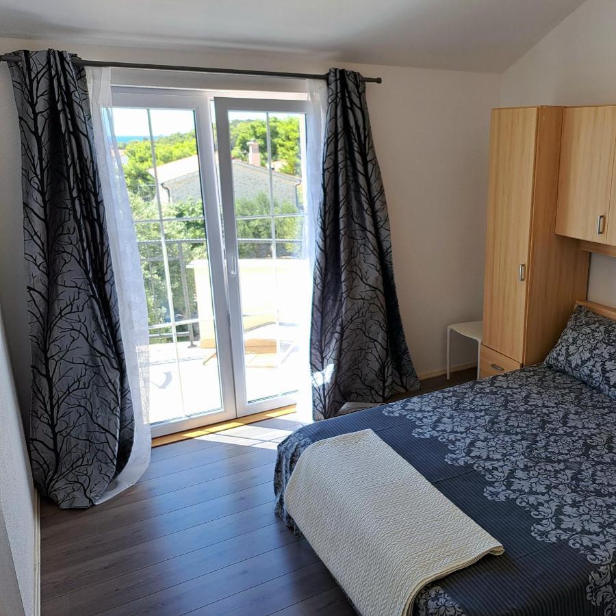 Apartment Oaza Mira ตรีบูนย์ ภายนอก รูปภาพ