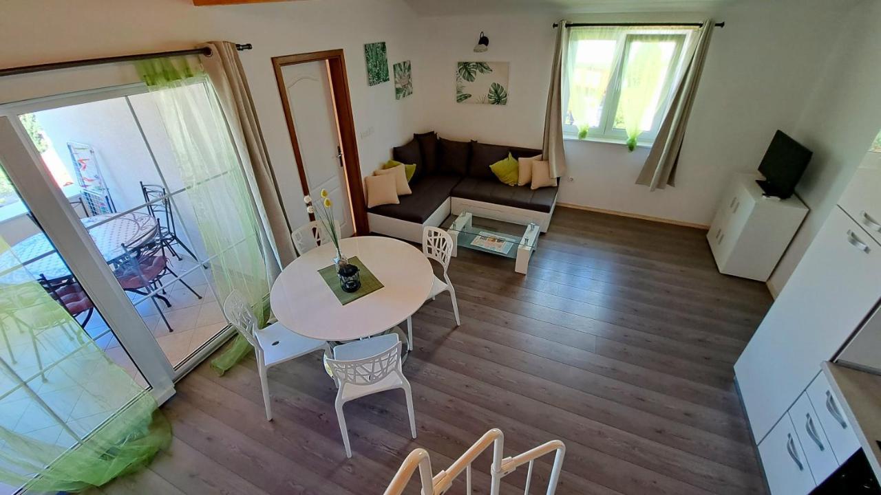Apartment Oaza Mira ตรีบูนย์ ภายนอก รูปภาพ
