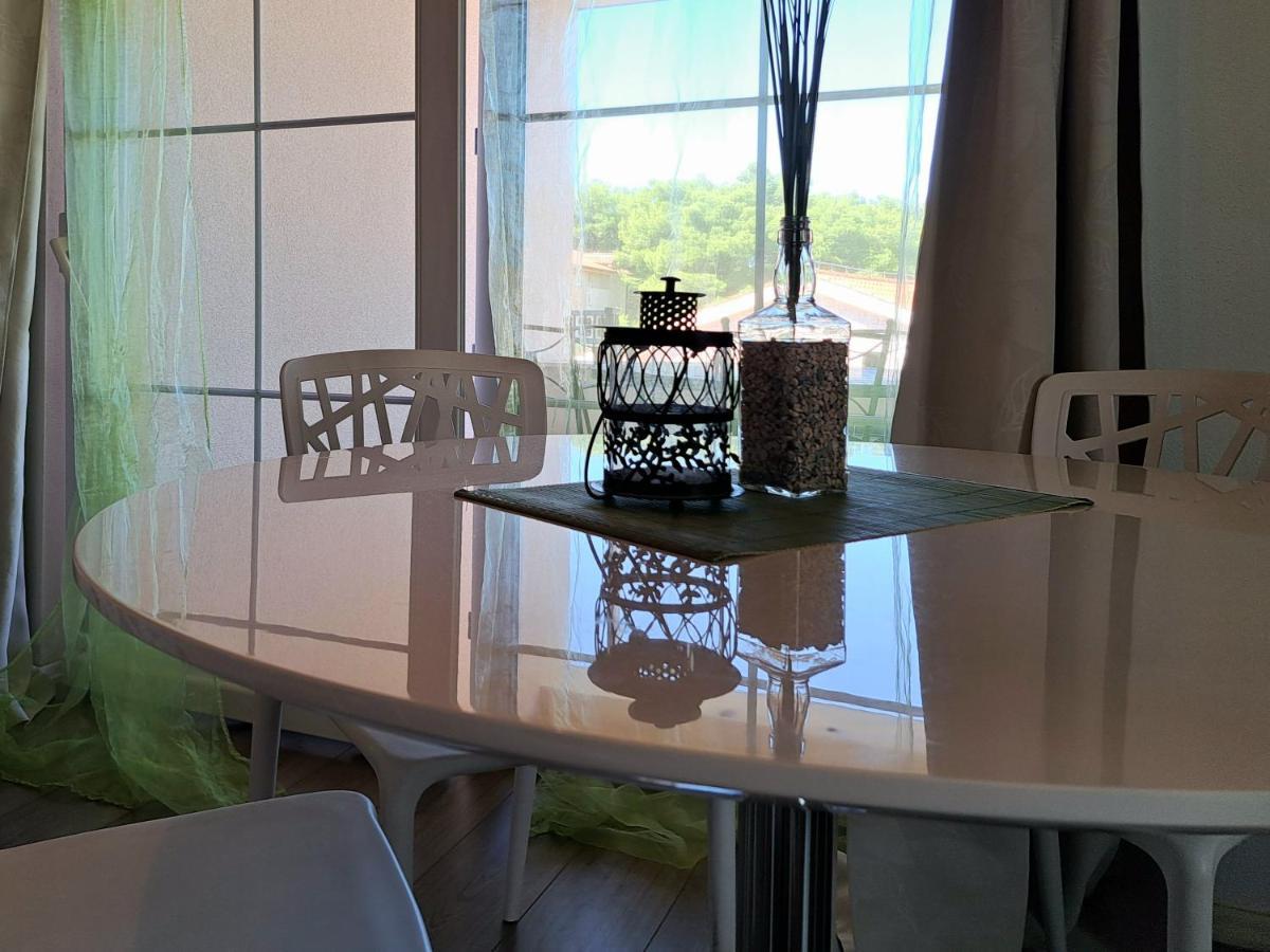 Apartment Oaza Mira ตรีบูนย์ ภายนอก รูปภาพ