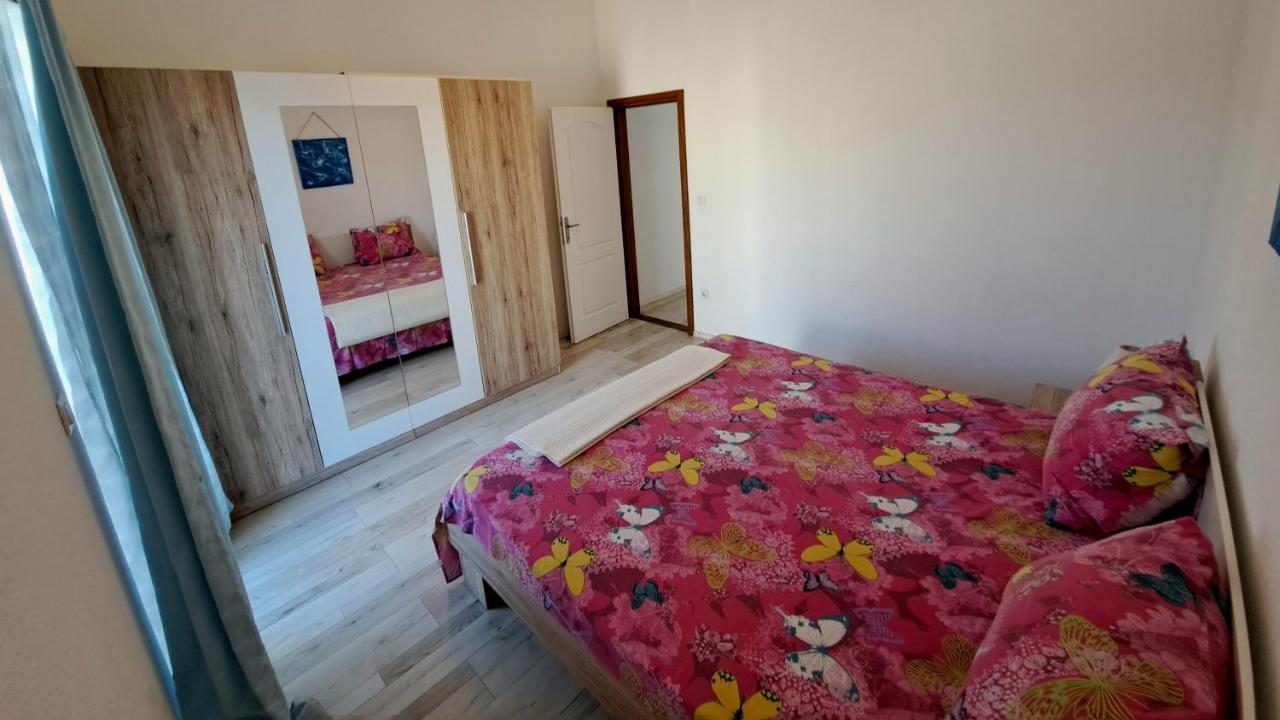 Apartment Oaza Mira ตรีบูนย์ ภายนอก รูปภาพ