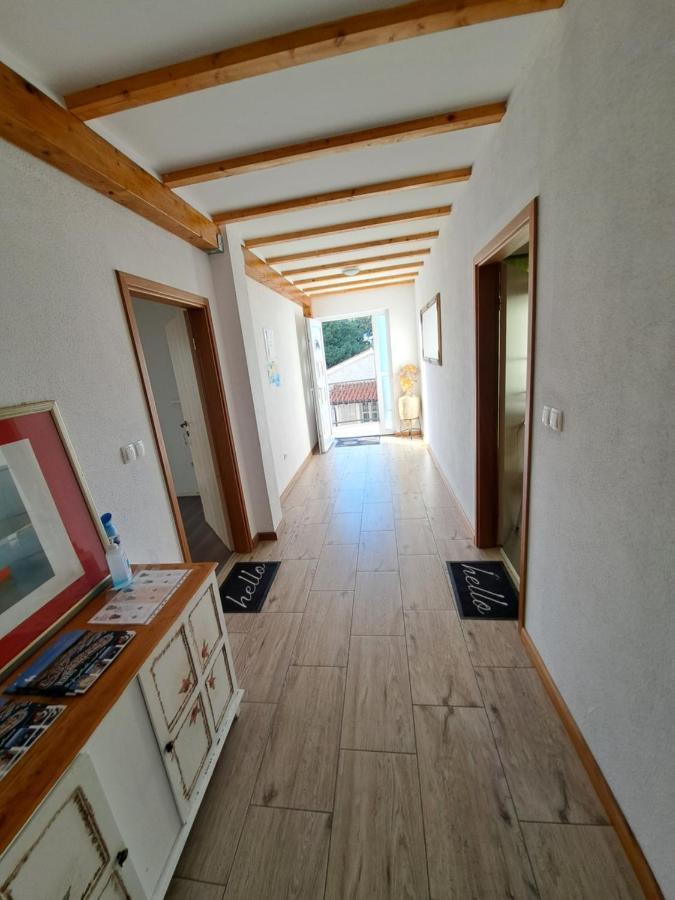 Apartment Oaza Mira ตรีบูนย์ ภายนอก รูปภาพ