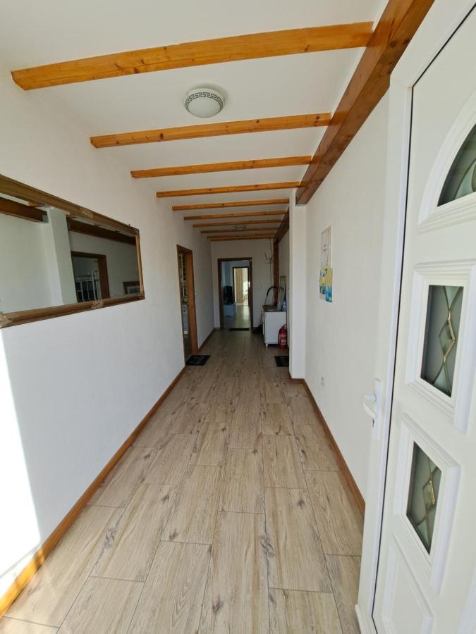 Apartment Oaza Mira ตรีบูนย์ ภายนอก รูปภาพ