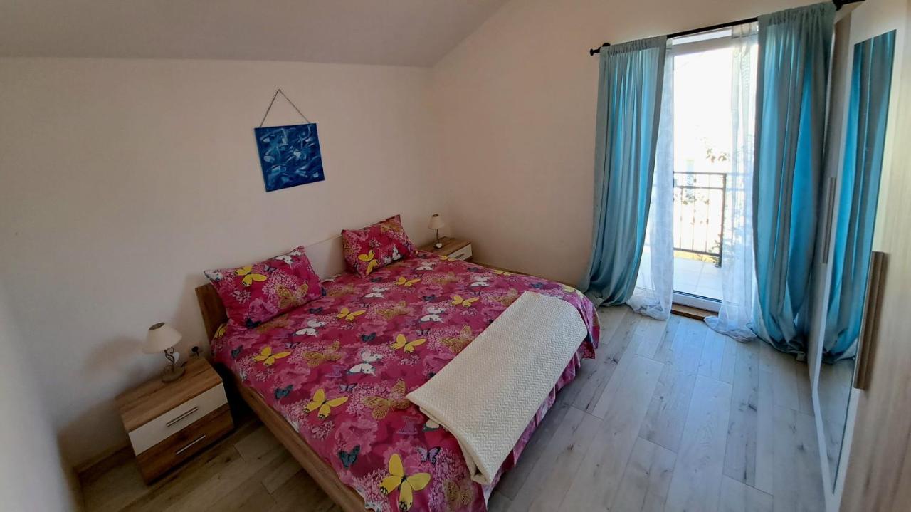 Apartment Oaza Mira ตรีบูนย์ ภายนอก รูปภาพ